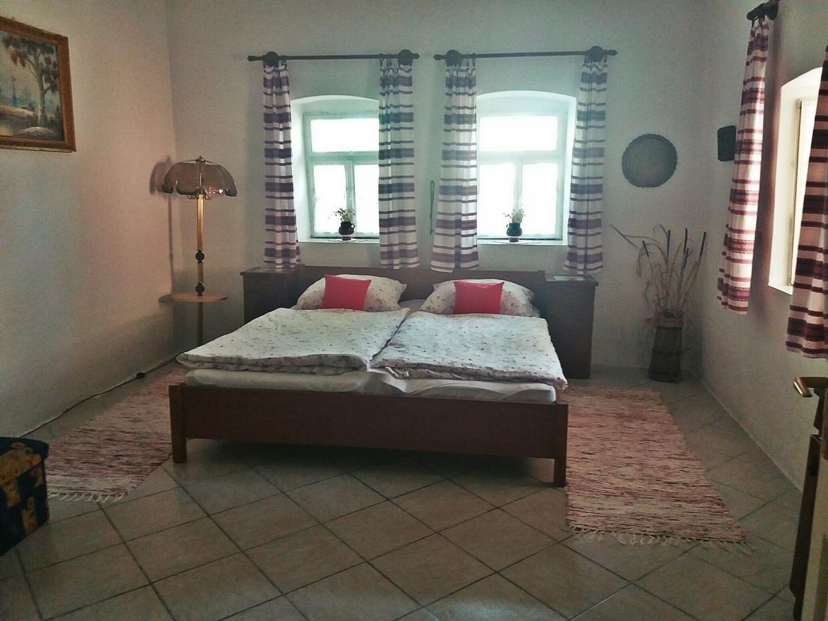 Arpad Nyaralohaz Villa Sarud Bagian luar foto