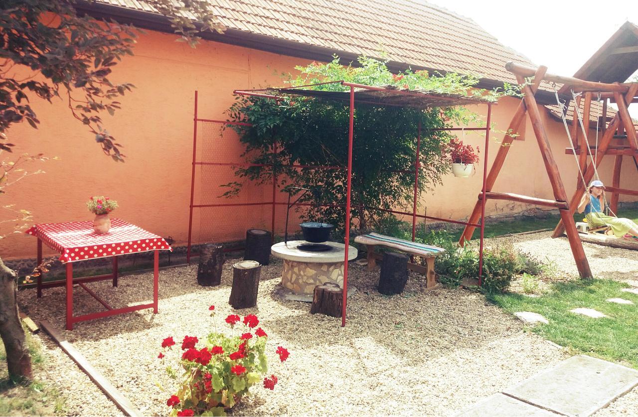 Arpad Nyaralohaz Villa Sarud Bagian luar foto