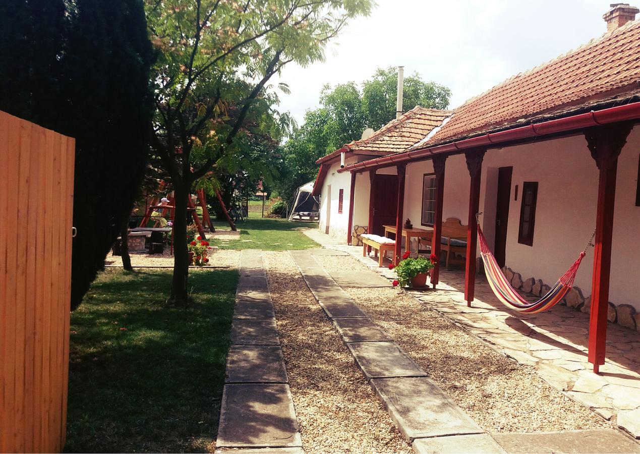 Arpad Nyaralohaz Villa Sarud Bagian luar foto